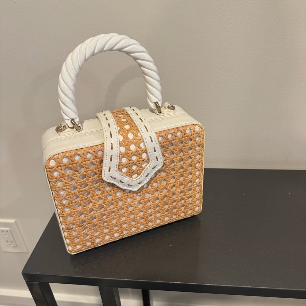Merhy Mu Fey - Woven Straw Box Handbag with White Trim